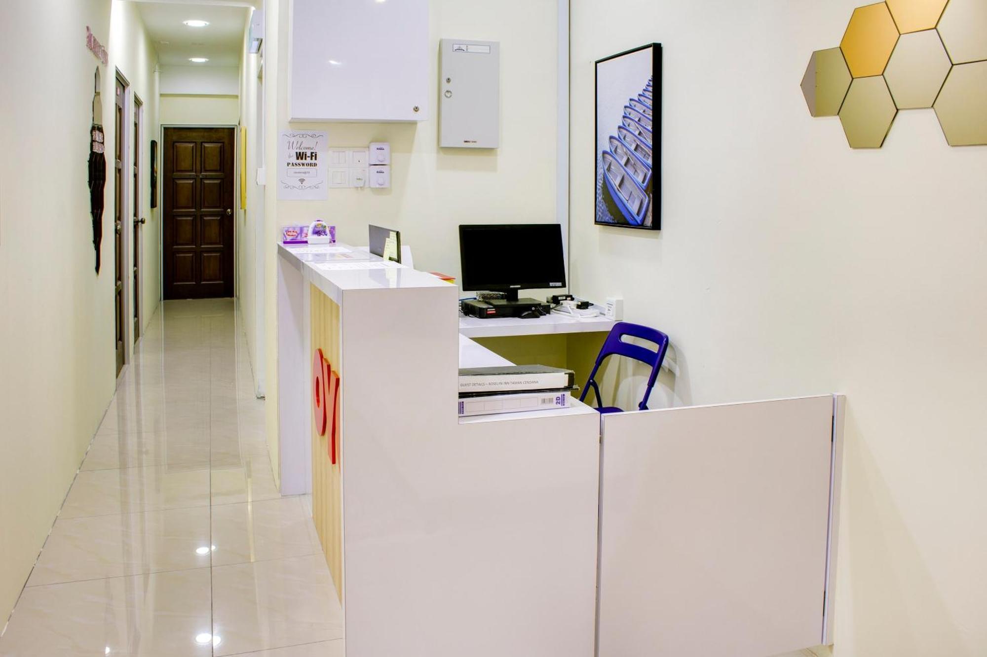 Oyo 90090 Roselyn Inn 2 Pasir Gudang Esterno foto