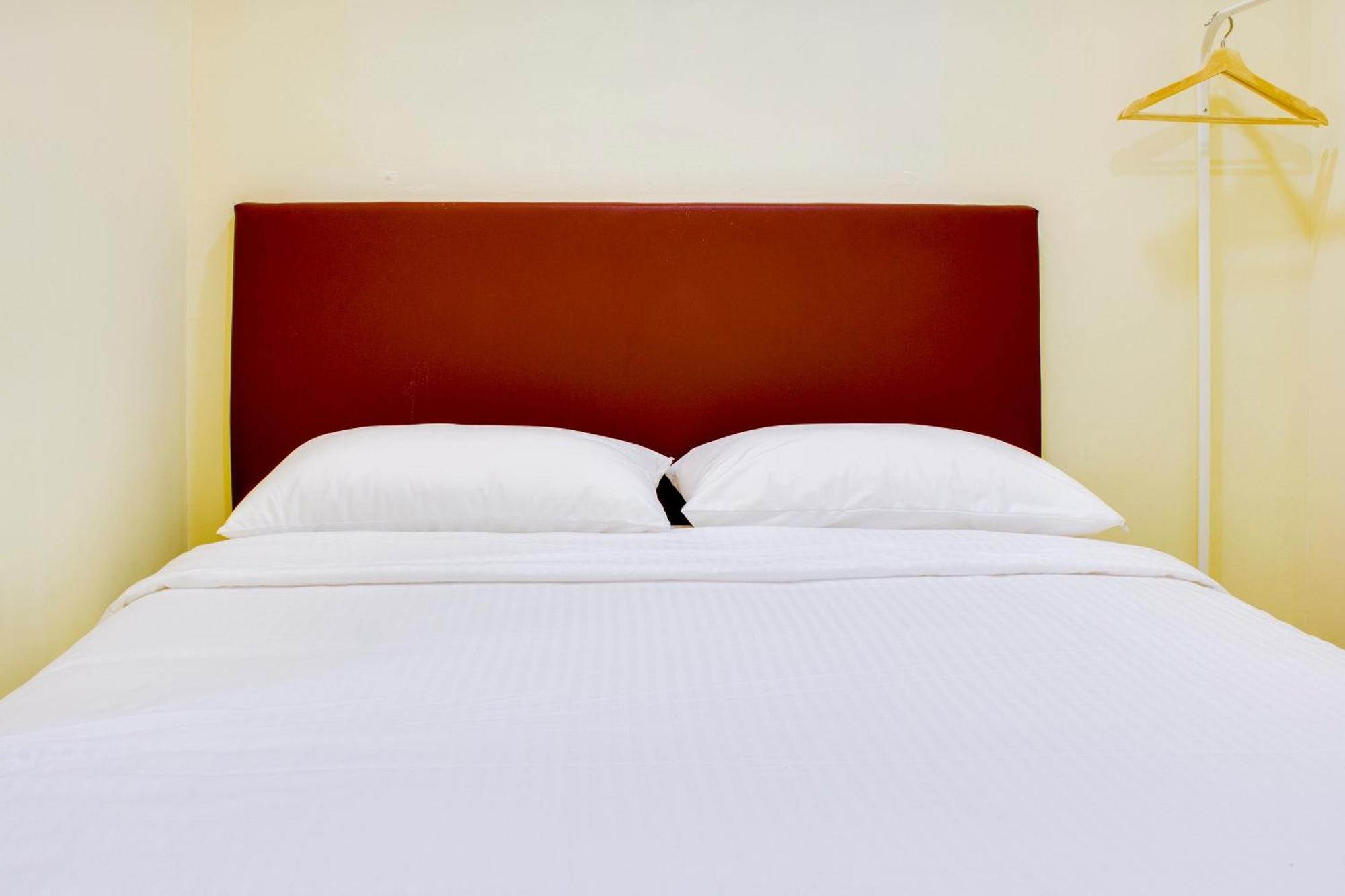 Oyo 90090 Roselyn Inn 2 Pasir Gudang Esterno foto
