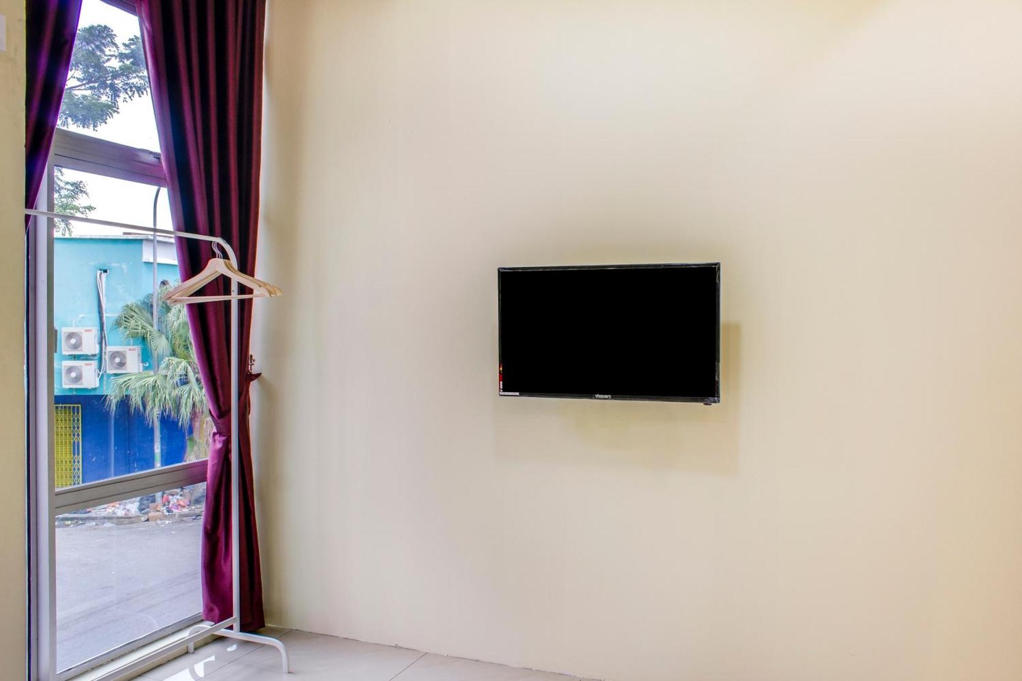 Oyo 90090 Roselyn Inn 2 Pasir Gudang Esterno foto