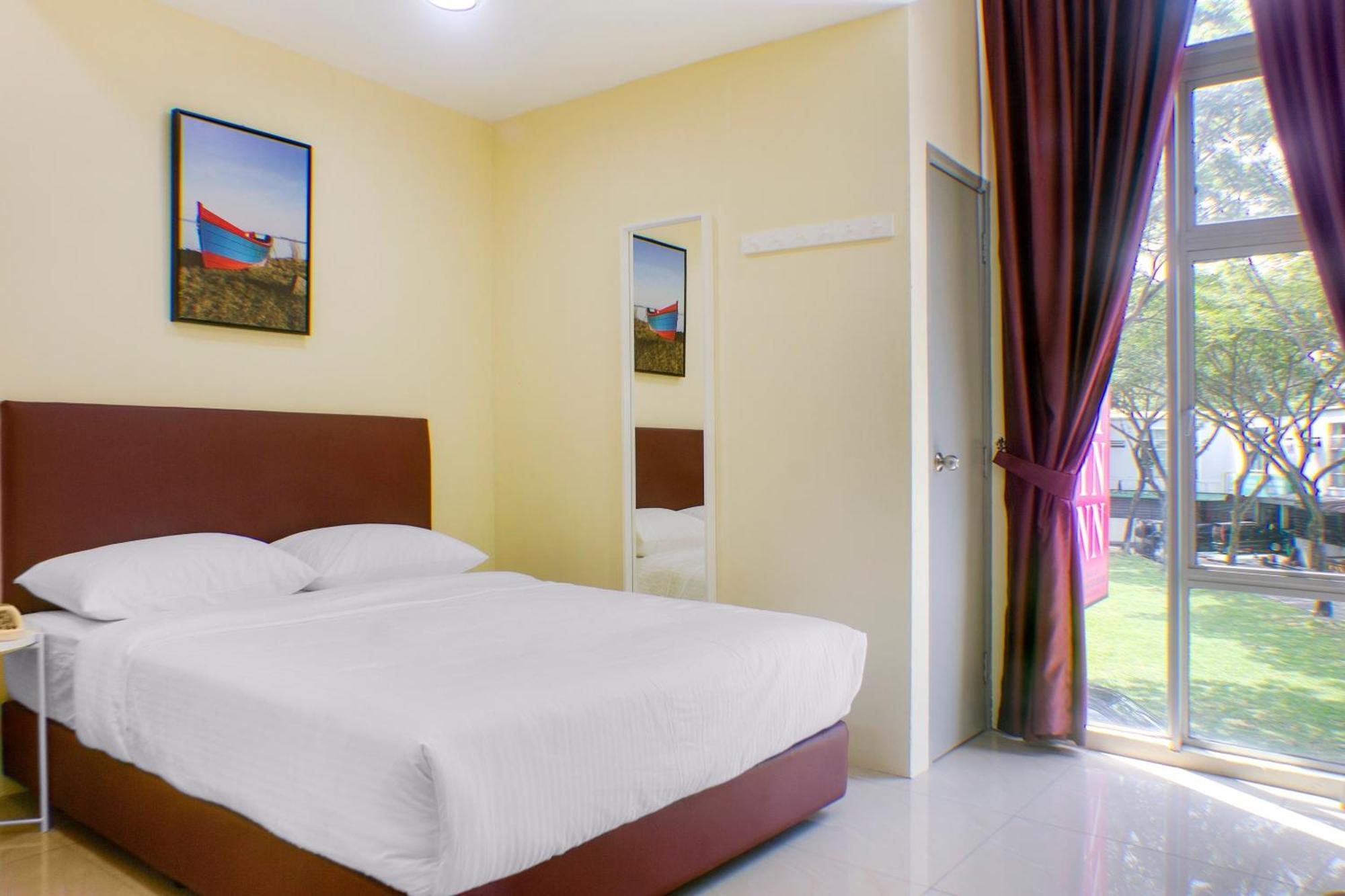 Oyo 90090 Roselyn Inn 2 Pasir Gudang Esterno foto