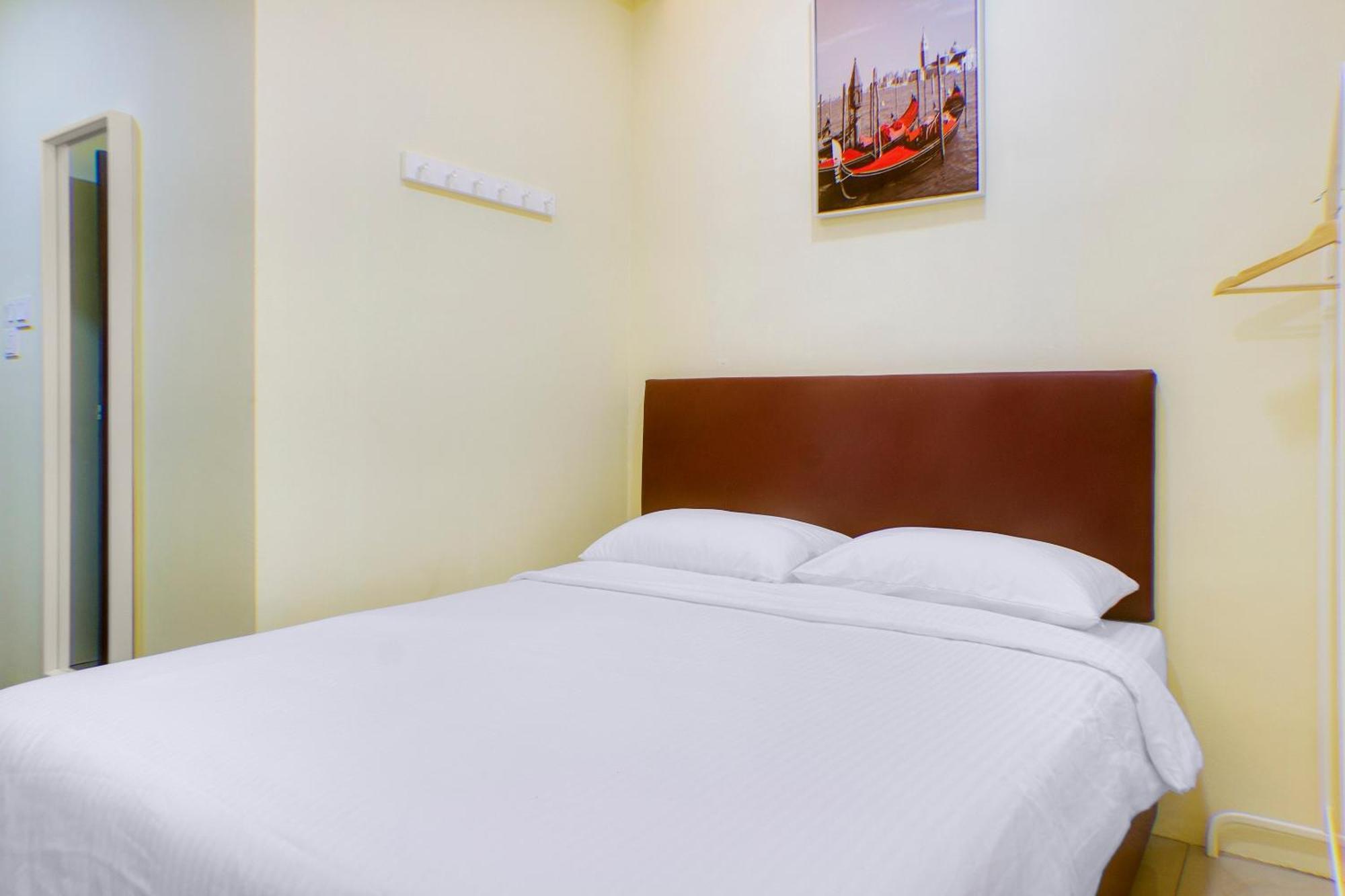 Oyo 90090 Roselyn Inn 2 Pasir Gudang Esterno foto