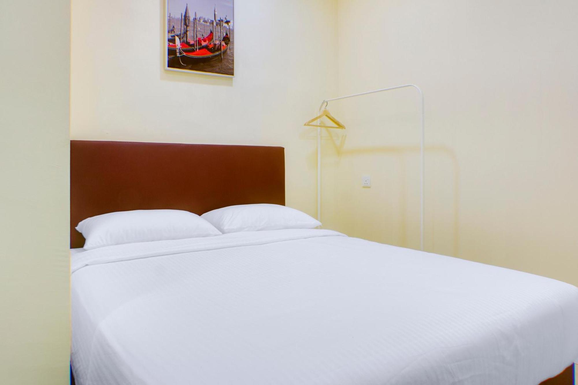 Oyo 90090 Roselyn Inn 2 Pasir Gudang Esterno foto