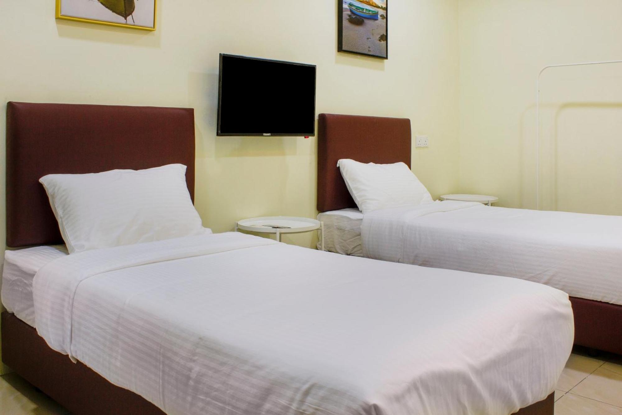 Oyo 90090 Roselyn Inn 2 Pasir Gudang Esterno foto